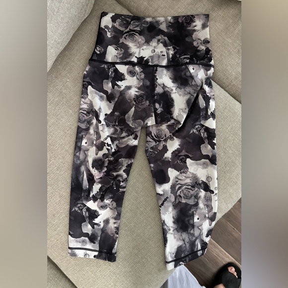 Lululemon Cropped Floral Leggings - Picture 3 of 4